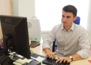 Ribes denuncia la «oposició mesquina» d’un PP «que ha traspassat les línies roges de la decència»