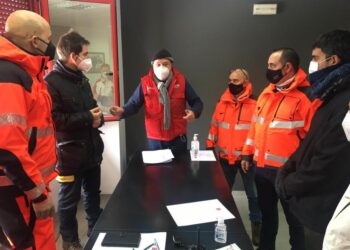 La Diputació i la Generalitat demanen que ningú es pose en carretera per a veure la neu per a no complicar el treball dels bombers i col·lapsar les vies