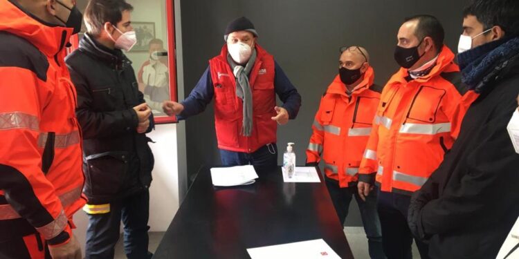 La Diputació i la Generalitat demanen que ningú es pose en carretera per a veure la neu per a no complicar el treball dels bombers i col·lapsar les vies