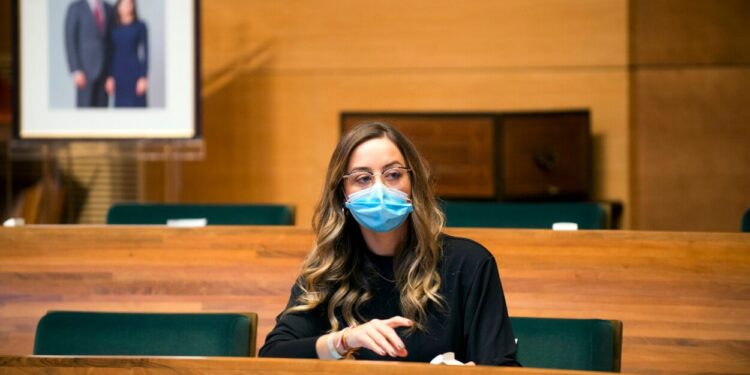 Cs demana rebaixar els impostos en les factures de la llum i el gas