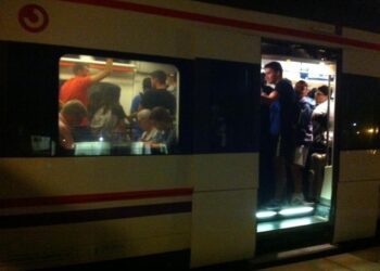 Mulet: “El Govern contesta amb evasives per a eludir comprometre’s amb la millora del servei de trens en plena pandèmia”