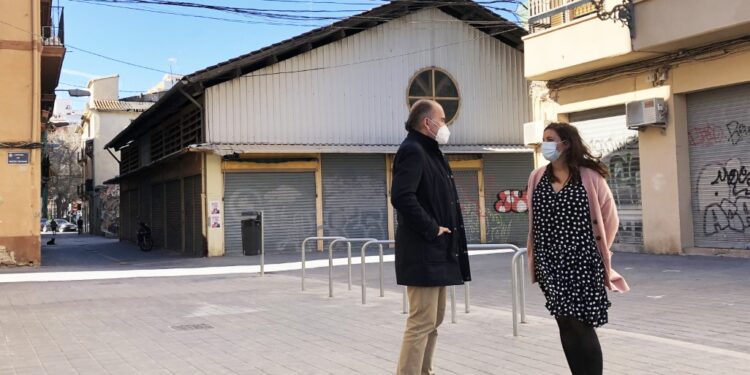 Urbanisme finalitza les obres de conversió en zona de vianants de l’entorn del mercat Sant Pere Nolasc
