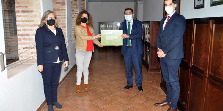 El Mercat Central i la Universitat Catòlica s’uneixen en la seua aposta per un Mercat segur