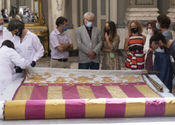 L’Ajuntament rep la Reial Senyera de 1928 restaurada i projecta encarregar una nova rèplica de l’original