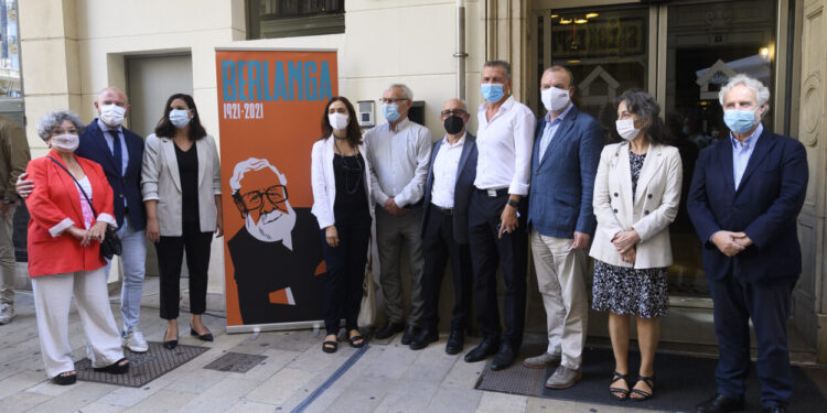 València homenatja Berlanga amb una placa a la casa on va passar la infància i joventut