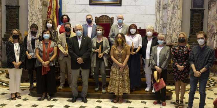El lliurament dels premis Ciutat de València impulsa la recuperació de la normalitat també en el camp cultural i literari