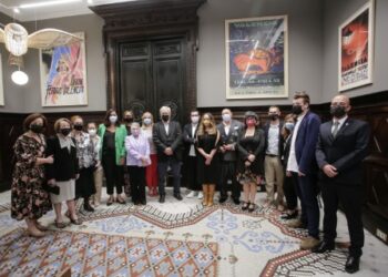 ’Ajuntament atorga Honors i Distincions, “a qui ha engrandit i dignificat el nom de València i representa la seua diversitat”