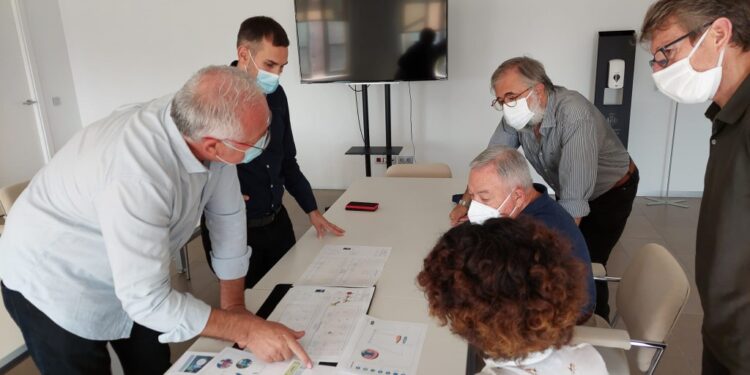 El parc infantil del complex d’Abastos s’ampliarà i tindrà més arbres, a més d’una àrea de descans per al veïnat