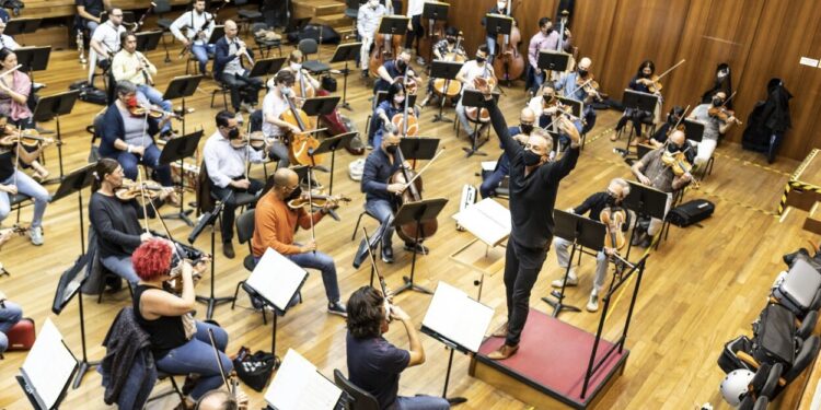 L’Orquestra de València, Liebreich i Leonskaja enceten la temporada 2021/22 del Palau de la Música