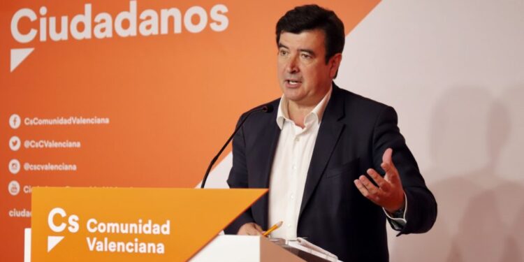 Giner denuncia l’aliança entre Compromís, ERC i la CUP en el Congrés dels Diputats per a detindre l’ampliació del Port de València