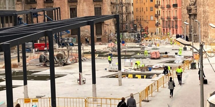 El Mercat Central considera ‘una aberració’ el canvi de sentit del Carrer Carabasses durant les obres de reurbanització