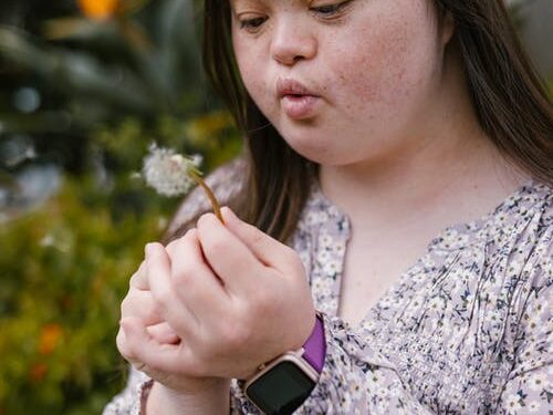 Servicis Socials i la Fundació Asindown col·laboren en el projecte “La mare que va”