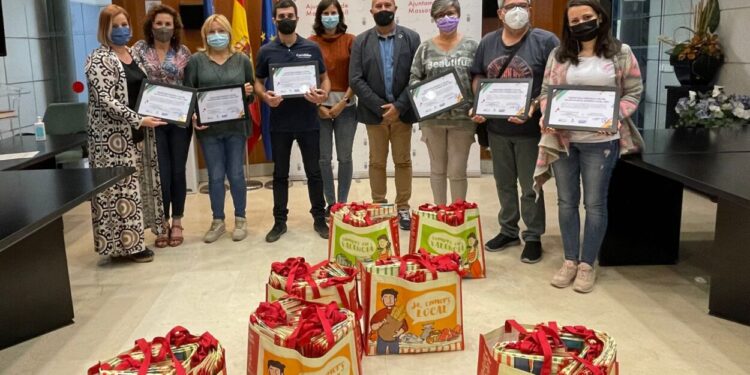 Massamagrell entrega els seus primers premis i guardons per l’ús del valencià en el comerç local