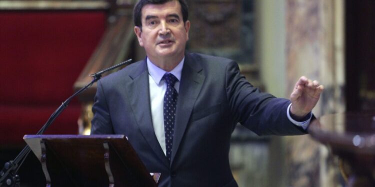 Giner critica la deixadesa de Ribó amb les platges del sud de València