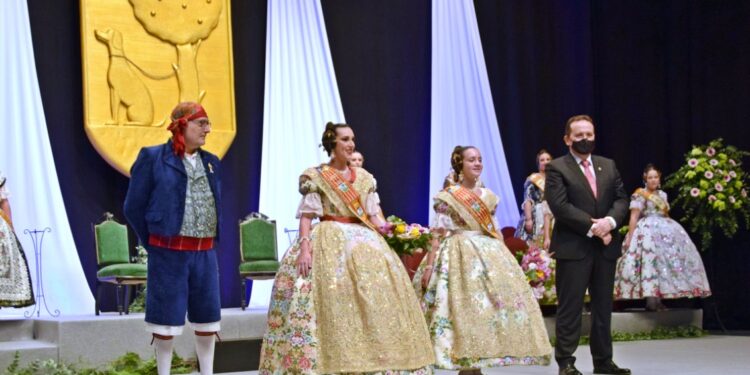 Comencen les falles 2022 amb l’exaltació d’Alicia Falcó i Helena Mompó