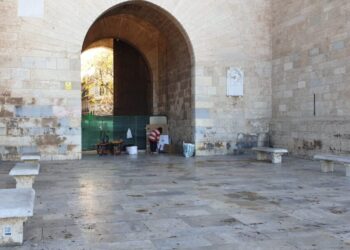 Després de 41 anys, l’Ajuntament restaura la porta de les Torres de Serrans