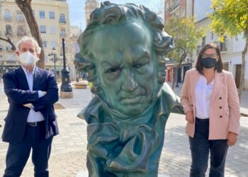 Els barris acullen ja les rèpliques de la estatueta del Premis Goya com avantsala a la Gala del dia 12