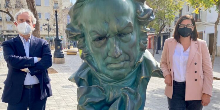 Els barris acullen ja les rèpliques de la estatueta del Premis Goya com avantsala a la Gala del dia 12