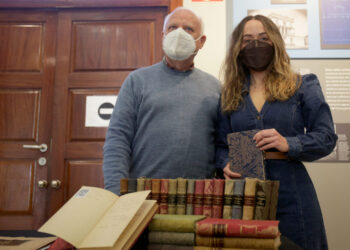 València rep de Rafael Solaz un lot d’obres de Blasco Ibáñez, enquadernades per l’artista seder que va teixir la Senyera de l’escriptor