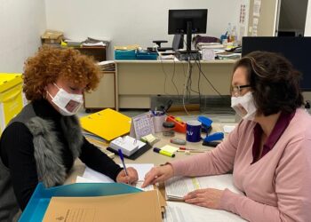 L’Ajuntament potenciarà l’ús de mascaretes inclusives per a l’atenció a la ciutadania amb diversitat funcional auditiva