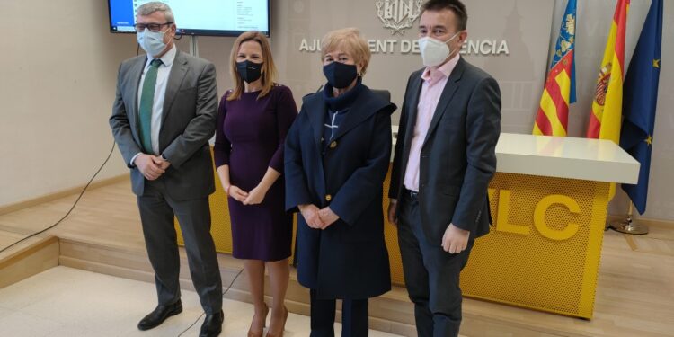 Arranca l’acord entre Ajuntament i banca per a millorar l’atenció a les persones majors, amb l’adhesió de Caixa Popular