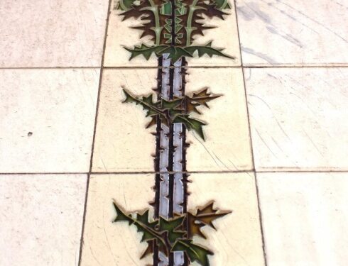 Urbanisme fa un pas més per protegir un panell ceràmic, que serà declarat Bé de Rellevància Local, al barri de Russafa