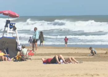Sol, mar i terrasses plenes: la costa valenciana viu una allau de turistes