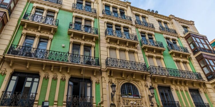 Si el teu lloguer caduca, pots allargar-lo fins a dos anys: Consum obliga les immobiliàries a acceptar-ho