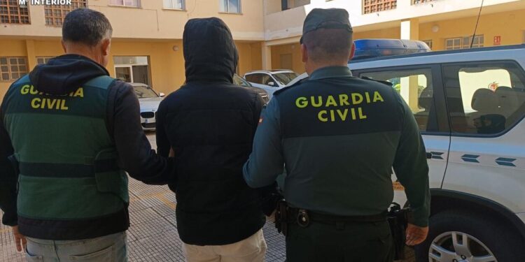 Caçats a Gandia: tres detinguts per assalts violents en gasolineres