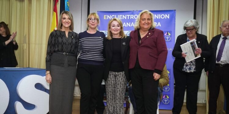 María José Ferrer San Segundo, i  Mónica Gil, han rebut la Creu Marinera