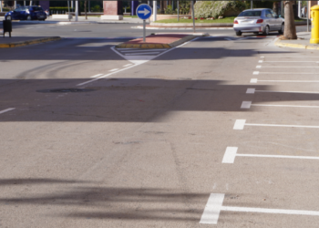 Manises reforça la seguretat viària amb el repintat de carrers clau del municipi